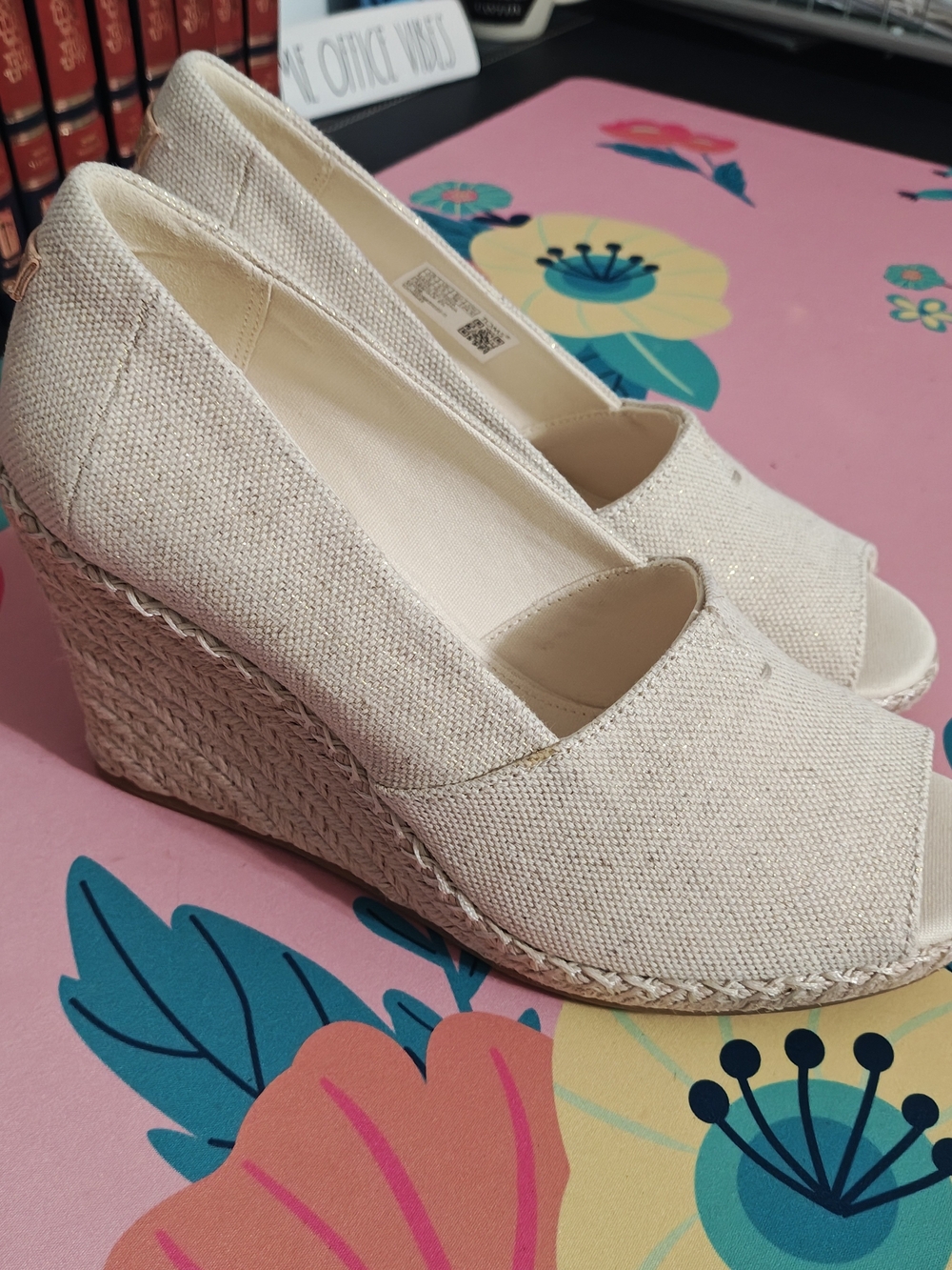 Toms Wedge Shoes  Cream Size 7.5W NEW